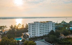 Van Phat Riverside Hotel